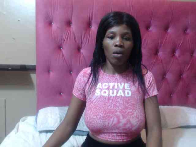 Modelo: wettykitty25