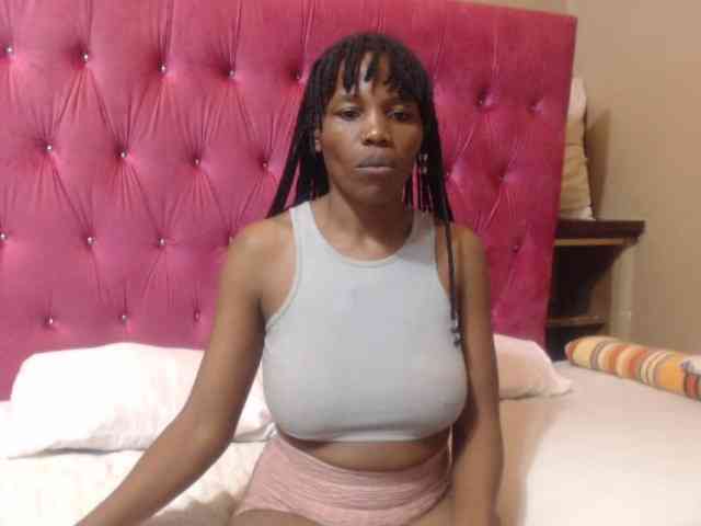 Modelo: wettykitty25