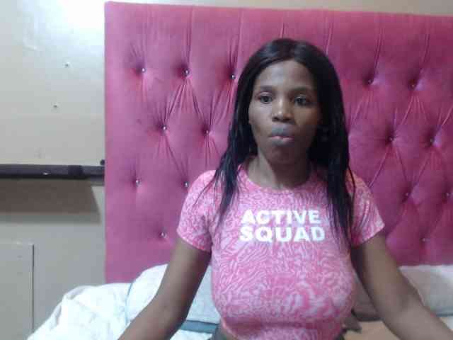 Modelo: wettykitty25