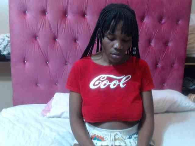 Modelo: wettykitty25