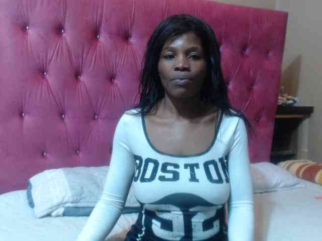 Modelo: wettykitty25