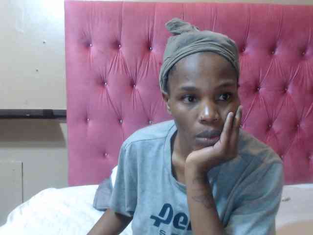 Modelo: wettykitty25