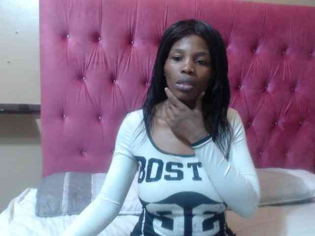 Modelo: wettykitty25