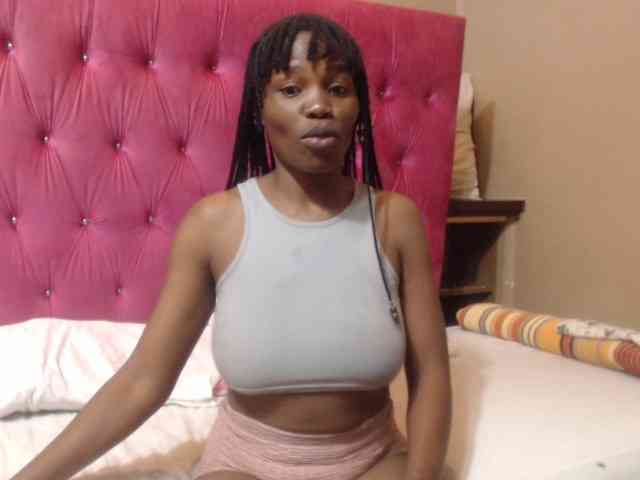 Modelo: wettykitty25
