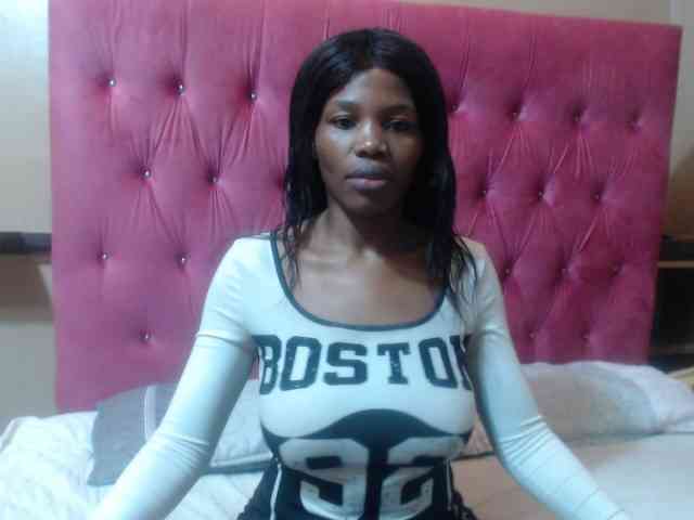 Modelo: wettykitty25