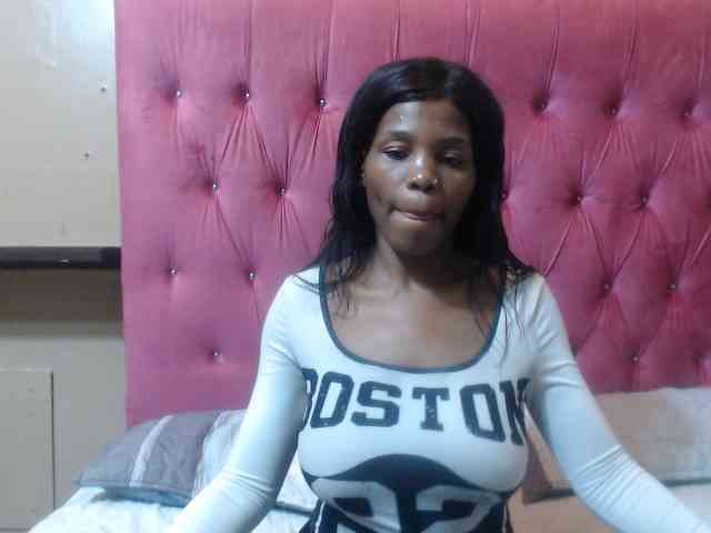Modelo: wettykitty25