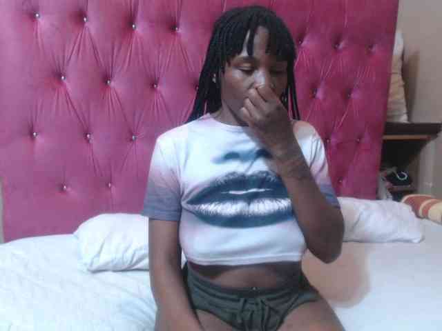 Modelo: wettykitty25