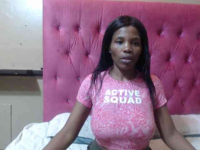 Modelo: wettykitty25