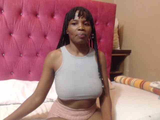 Modelo: wettykitty25