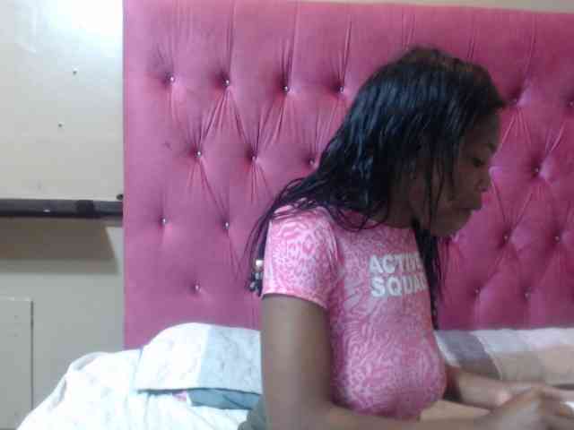 Modelo: wettykitty25