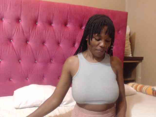 Modelo: wettykitty25