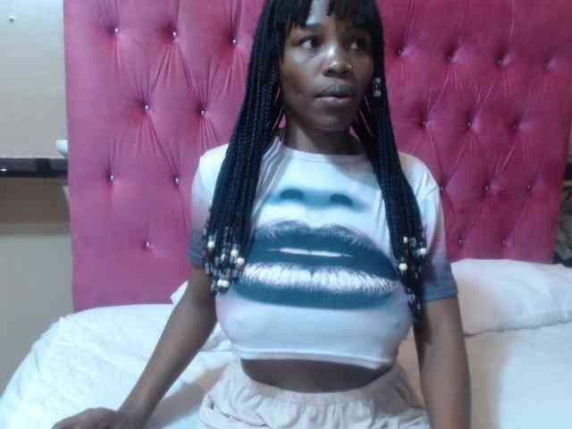 Modelo: wettykitty25