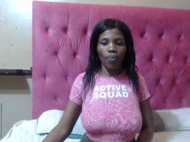 Modelo: wettykitty25
