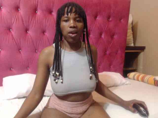 Modelo: wettykitty25