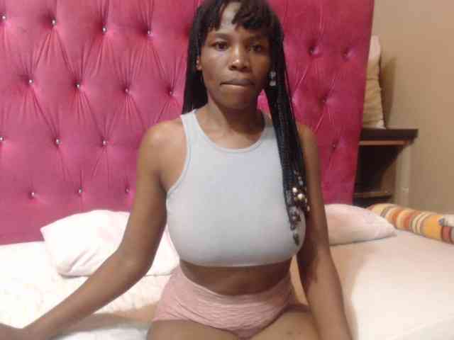 Modelo: wettykitty25