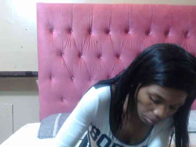Modelo: wettykitty25