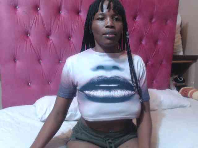 Modelo: wettykitty25