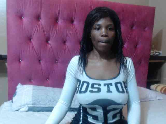 Modelo: wettykitty25