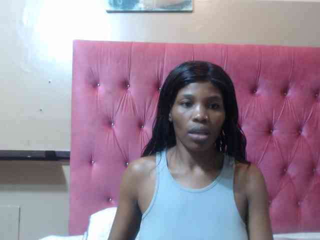 Modelo: wettykitty25