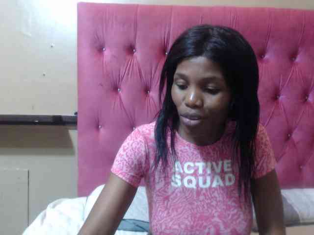 Modelo: wettykitty25