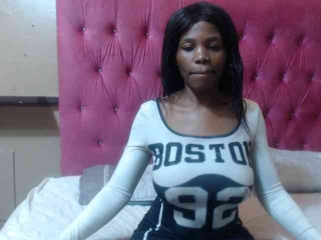 Modelo: wettykitty25