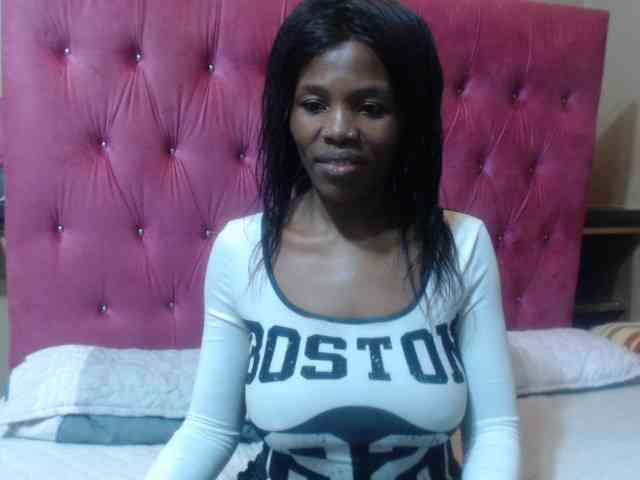 Modelo: wettykitty25