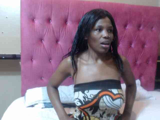 Modelo: wettykitty25