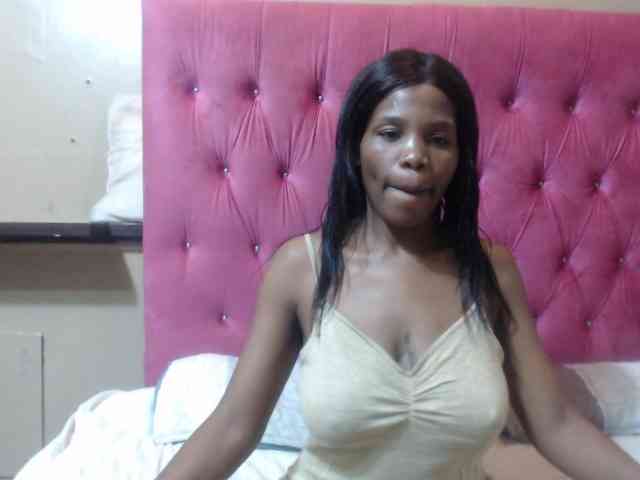Modelo: wettykitty25