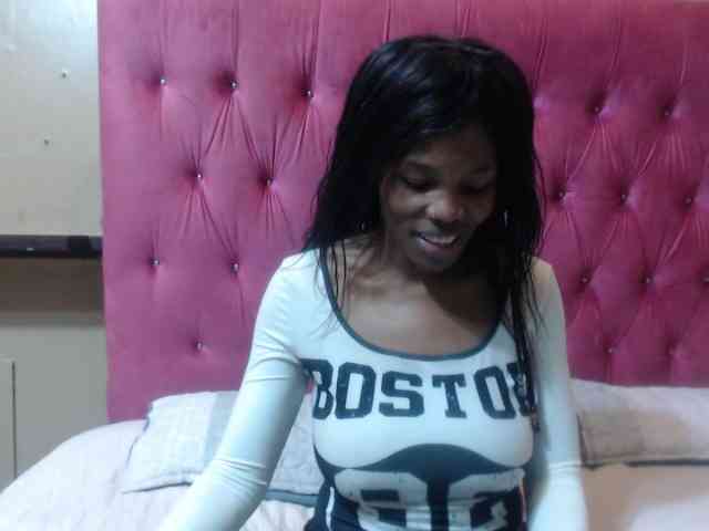 Modelo: wettykitty25