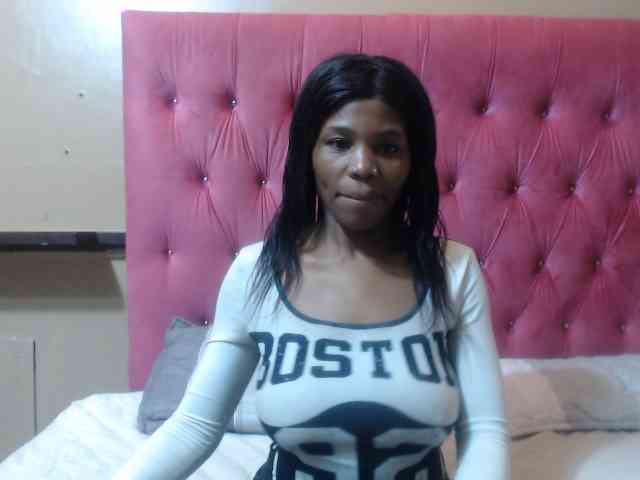 Modelo: wettykitty25