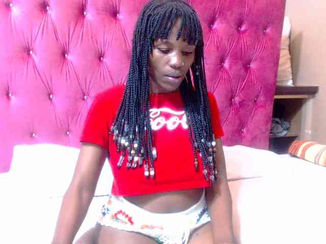 Modelo: wettykitty25