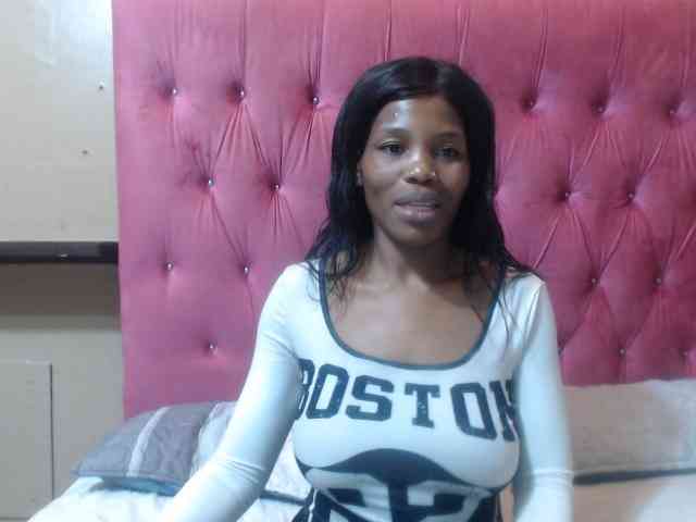 Modelo: wettykitty25