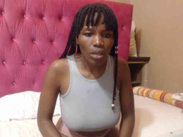 Modelo: wettykitty25