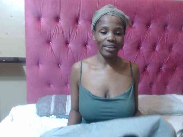 Modelo: wettykitty25