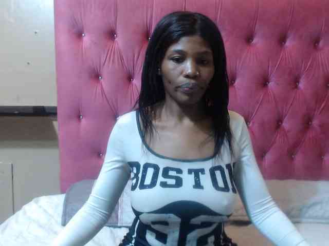 Modelo: wettykitty25