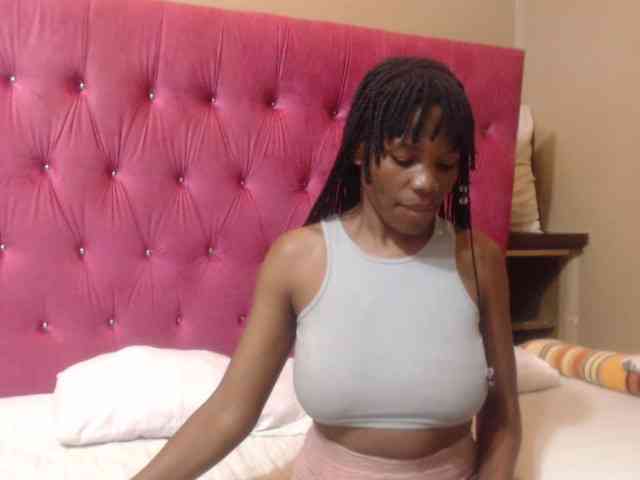 Modelo: wettykitty25