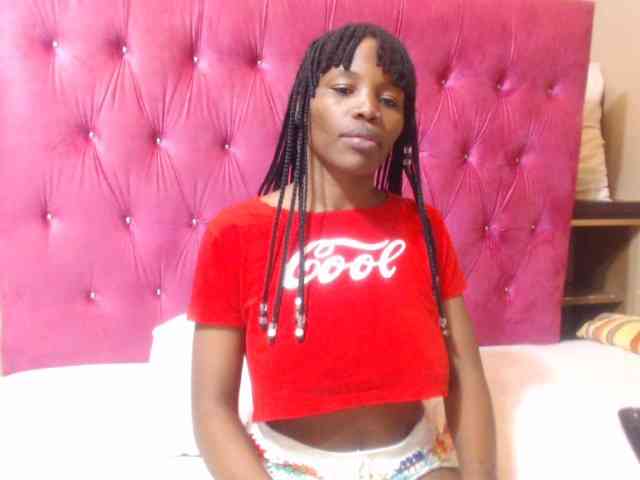 Modelo: wettykitty25