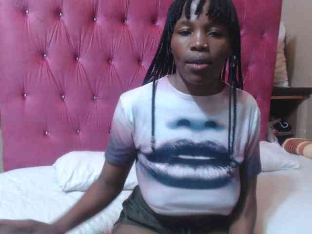 Modelo: wettykitty25
