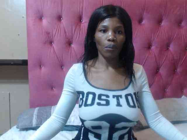 Modelo: wettykitty25