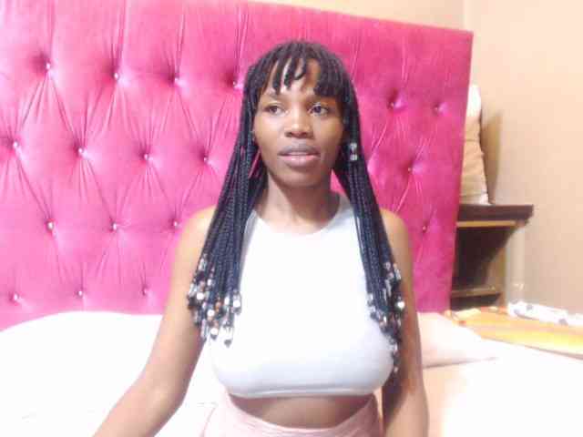 Modelo: wettykitty25