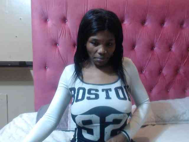 Modelo: wettykitty25