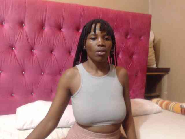 Modelo: wettykitty25