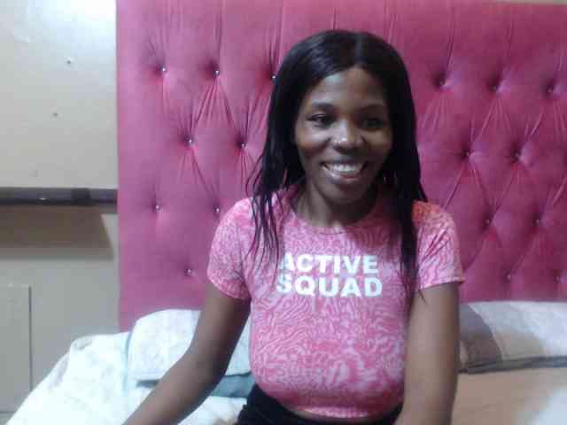 Modelo: wettykitty25