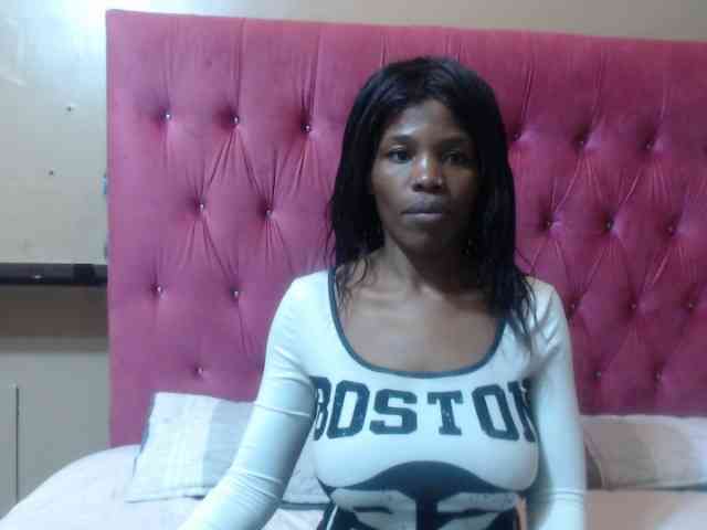Modelo: wettykitty25