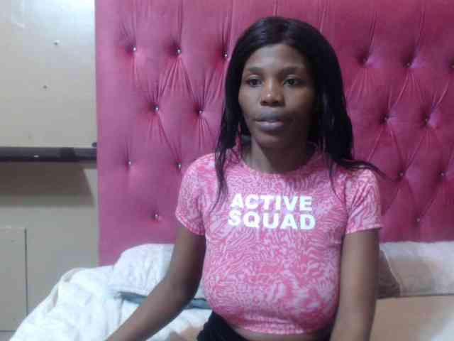 Modelo: wettykitty25