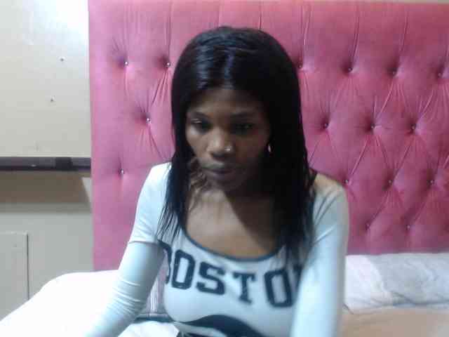 Modelo: wettykitty25