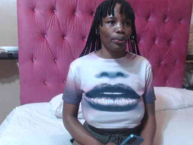 Modelo: wettykitty25