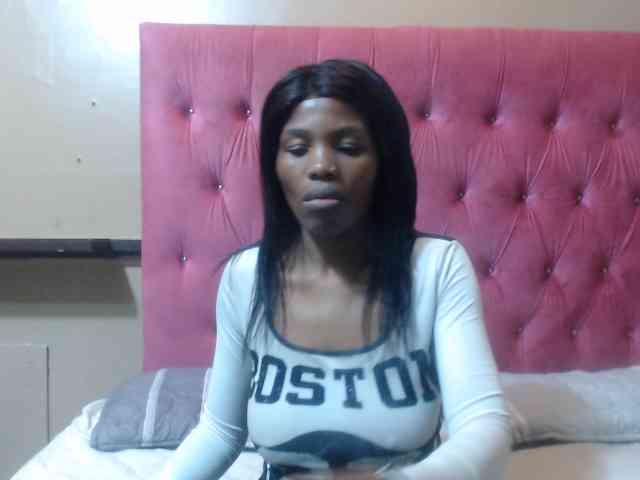 Modelo: wettykitty25