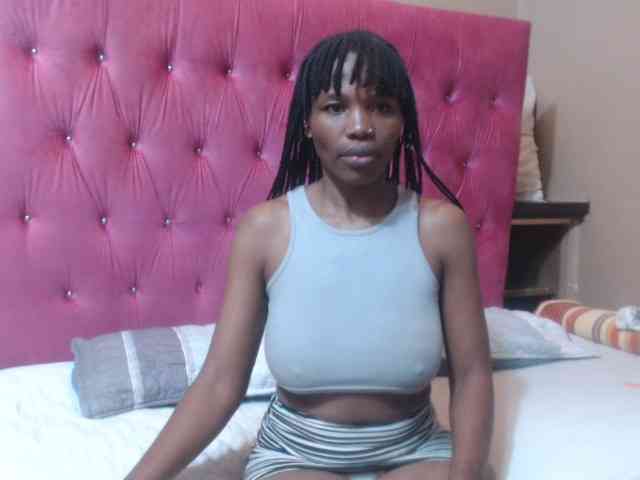 Modelo: wettykitty25