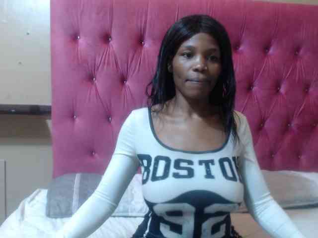 Modelo: wettykitty25